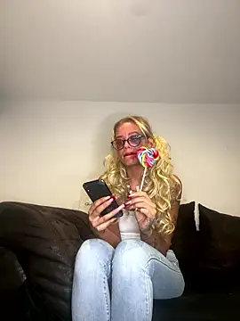 Snapshot of Zungenlolly_quinn chatting on 14, 1, 2026 Zungenlolly quinn online show from 14, 1, 2026