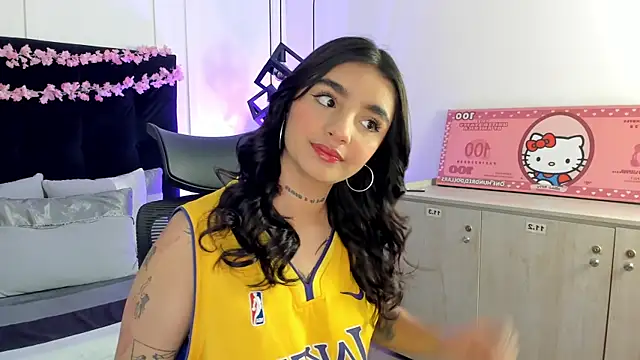 Abriil cutee online show from 5, 4, 2026