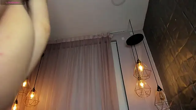 Snapshot of lizz_lunna chatting on 15, 1, 2026 lizz lunna online show from 15, 1, 2026