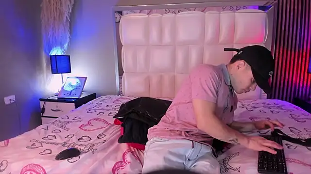 Roger And Ramona online show from 17, 3, 2026