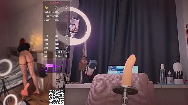 yourfox Alice  online show from 17, 4, 2026