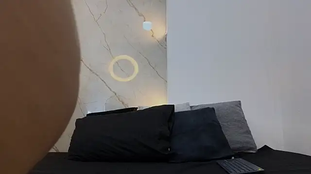 Laura Miller1 online show from 18, 2, 2026