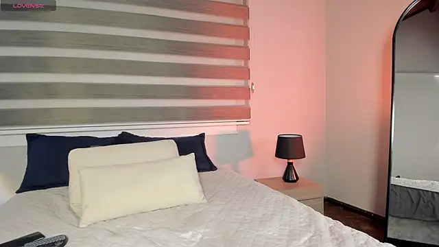 Lara reynolds  online show from 18, 4, 2026