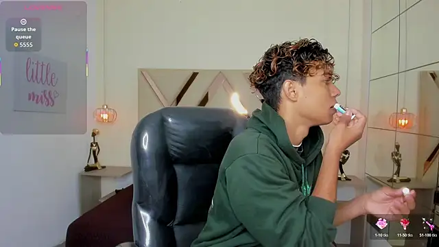 Anyelo Twink online show from 14, 4, 2026