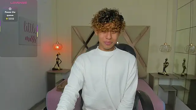Anyelo Twink online show from 11, 5, 2026