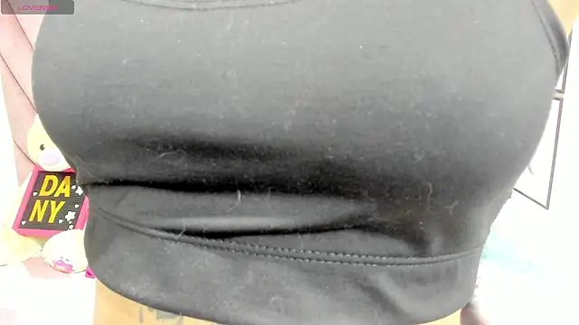 danibellucii  online show from 6, 3, 2026