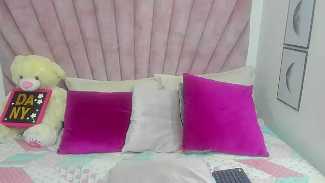 danibellucii  online show from 12, 3, 2026