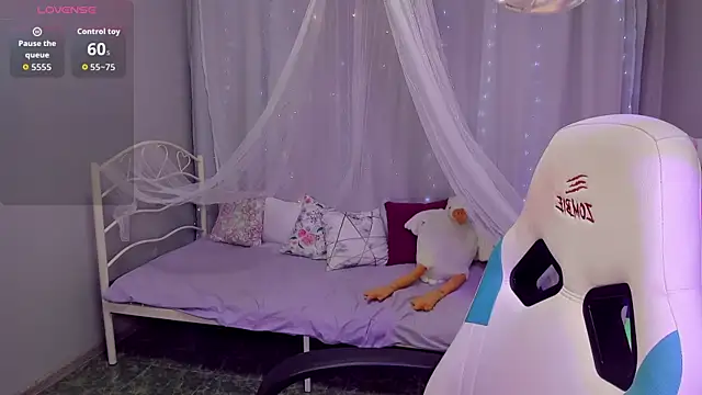 KiraDuvall online show from 19, 4, 2026