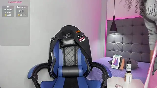 scarletcherry18 online show from 27, 3, 2026