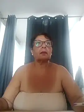 Snapshot of anaisytu chatting on 4, 6, 2026 anaisytu online show from 4, 6, 2026