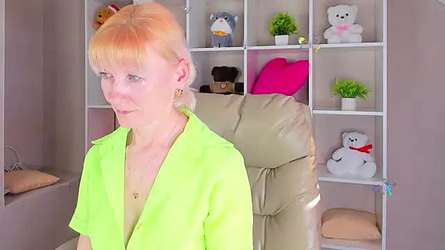 Julie Lucas online show from 31, 3, 2026