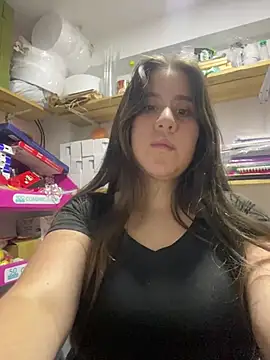 Scarlet noire outdoors  online show from 16, 1, 2026