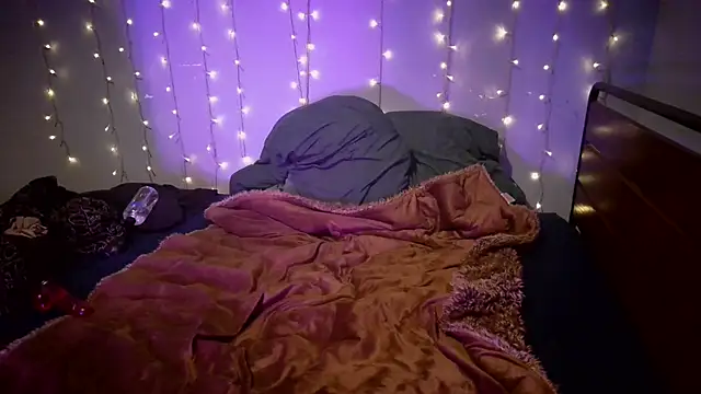 Snapshot of marshalefter chatting on 7, 4, 2026 marshalefter online show from 7, 4, 2026