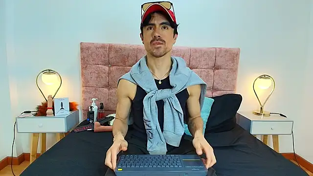 Ethan Briggs  online show from 17, 4, 2026