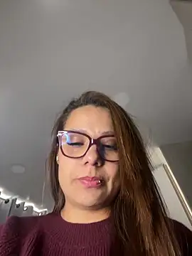 Pretty  Milf online show from 27, 5, 2026