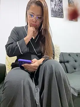 Pretty  Milf online show from 29, 5, 2026