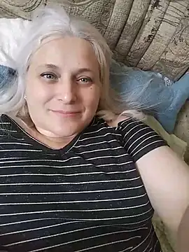 NyushaLollipop online show from 4, 8, 2026