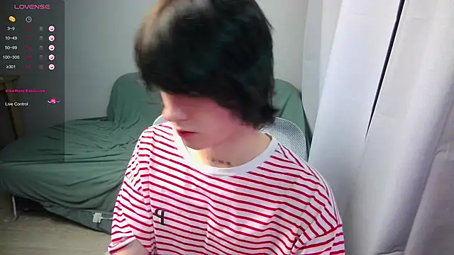 LeonBoykisser online show from 4, 3, 2026