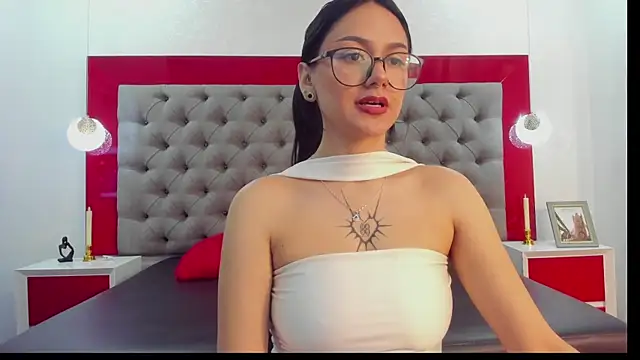 NiccolleHall online show from 16, 1, 2026