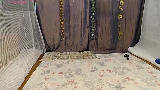 KatelinPepperworth online show from 5, 4, 2026