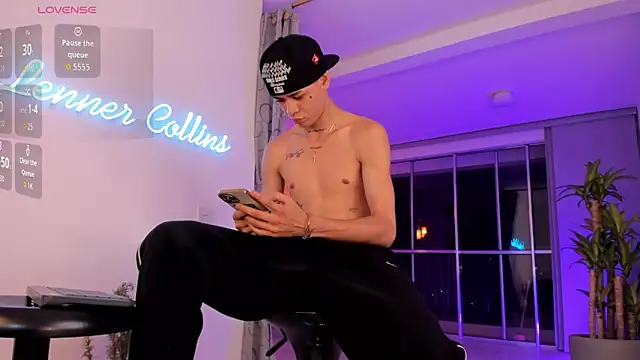 Snapshot of LennerCollins_ chatting on 12, 4, 2026 LennerCollins online show from 12, 4, 2026