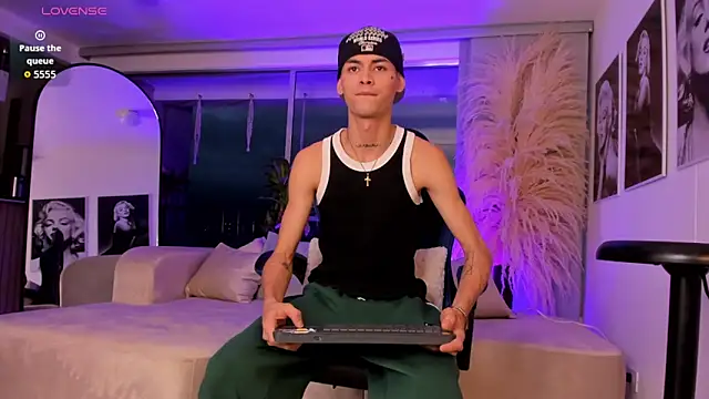 Snapshot of LennerCollins_ chatting on 23, 5, 2026 LennerCollins online show from 23, 5, 2026