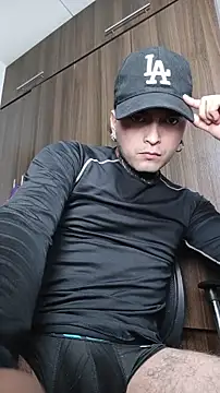 Snapshot of milo_boy98 chatting on 5, 2, 2026 milo boy98 online show from 5, 2, 2026