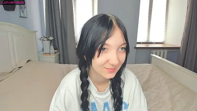 Snapshot of RoxanneComisky chatting on 6, 2, 2026 RoxanneComisky online show from 6, 2, 2026