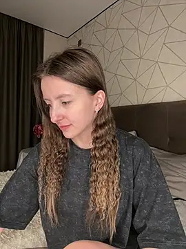 Snapshot of Dream_Woman4U chatting on 13, 4, 2026 Dream Woman4U online show from 13, 4, 2026