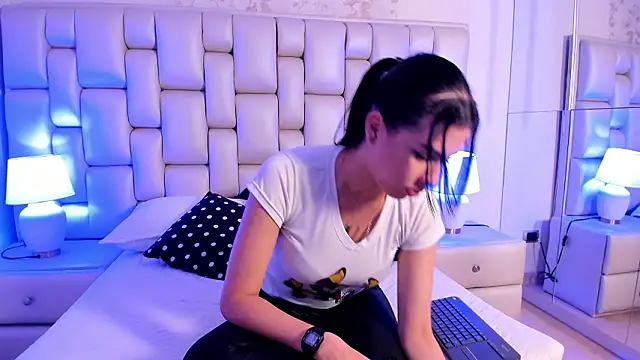 naomi heat  online show from 17, 1, 2026