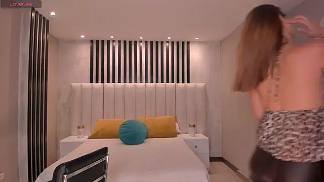 BellaThompsonX online show from 3, 4, 2026