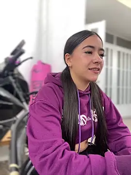 AuroraJohns Pink online show from 31, 1, 2026