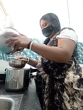 Hot-Tinaa online show from 23, 2, 2026