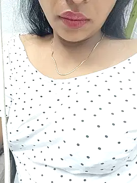 Hot-Tinaa online show from 16, 4, 2026