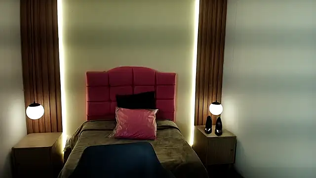 Snapshot of IvonneRoss_ chatting on 5, 2, 2026 IvonneRoss online show from 5, 2, 2026