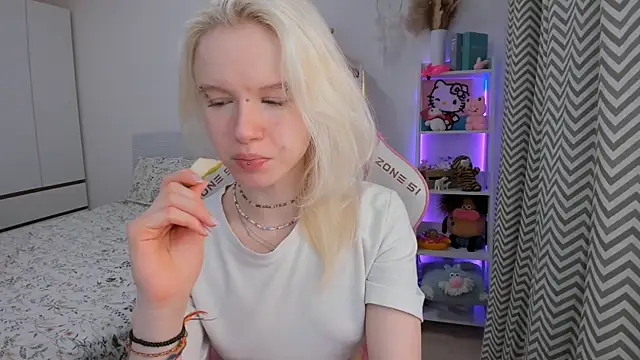 Snapshot of Mia_WaterFall chatting on 13, 2, 2026 Mia WaterFall online show from 13, 2, 2026