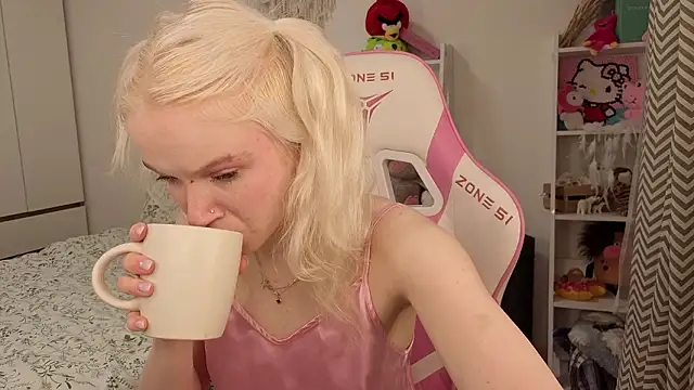 Mia WaterFall online show from 15, 3, 2026