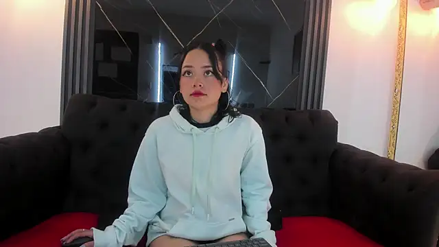 IvyyEmerald online show from 11, 2, 2026