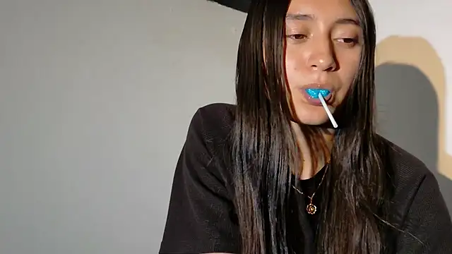 isabella nowa online show from 14, 6, 2026