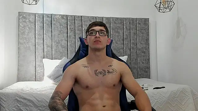 Snapshot of Calvin_Hunter chatting on 4, 2, 2026 Calvin Hunter online show from 4, 2, 2026