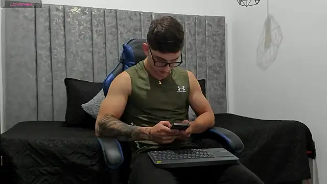 Snapshot of Calvin_Hunter chatting on 19, 3, 2026 Calvin Hunter online show from 19, 3, 2026