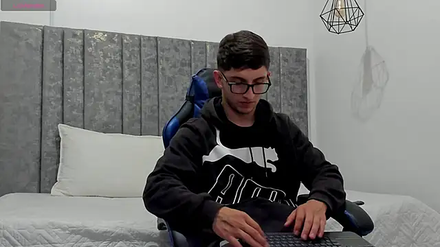 Snapshot of Calvin_Hunter chatting on 28, 3, 2026 Calvin Hunter online show from 28, 3, 2026