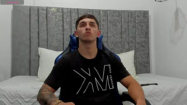 Snapshot of Calvin_Hunter chatting on 1, 4, 2026 Calvin Hunter online show from 1, 4, 2026