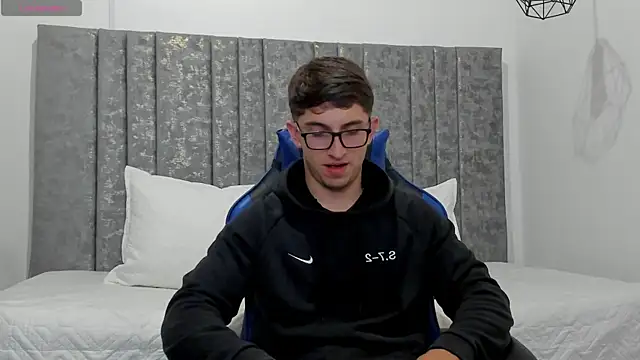 Snapshot of Calvin_Hunter chatting on 2, 4, 2026 Calvin Hunter online show from 2, 4, 2026