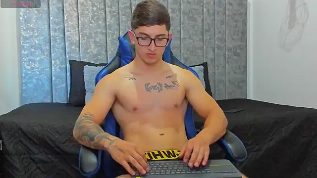 Snapshot of Calvin_Hunter chatting on 12, 4, 2026 Calvin Hunter online show from 12, 4, 2026