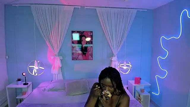 Snapshot of naomi_campell chatting on 5, 3, 2026 naomi campell online show from 5, 3, 2026