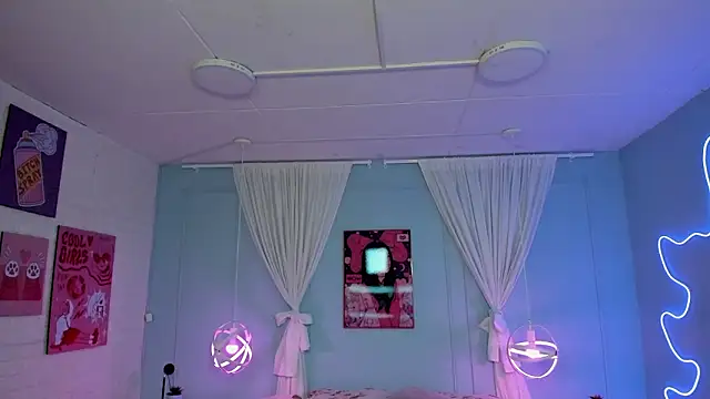 Snapshot of naomi_campell chatting on 12, 3, 2026 naomi campell online show from 12, 3, 2026