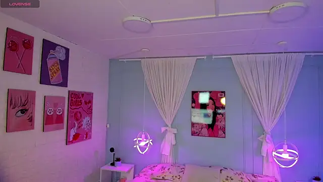 Snapshot of naomi_campell chatting on 24, 3, 2026 naomi campell online show from 24, 3, 2026