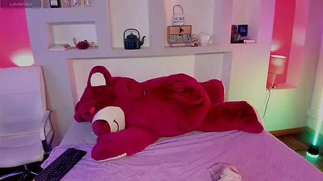 Snapshot of naomi_campell chatting on 31, 3, 2026 naomi campell online show from 31, 3, 2026