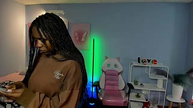 Snapshot of naomi_campell chatting on 3, 4, 2026 naomi campell online show from 3, 4, 2026